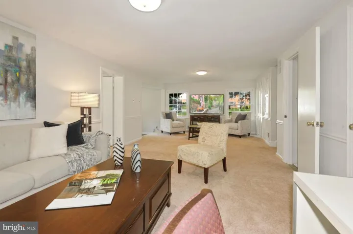 2401 Claremont Dr, Falls Church, Virginia 22043