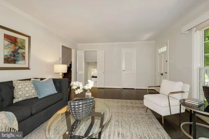 2401 Claremont Dr, Falls Church, Virginia 22043