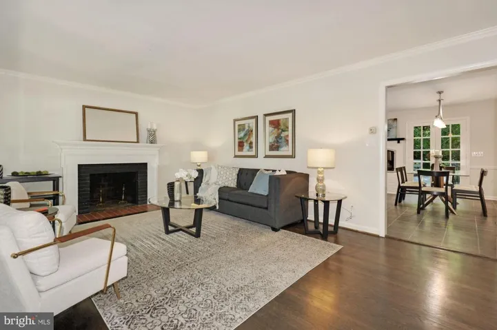 2401 Claremont Dr, Falls Church, Virginia 22043