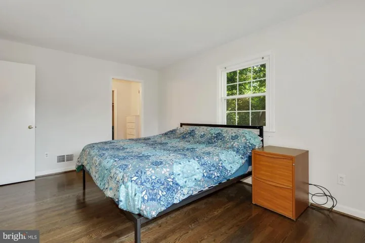 2401 Claremont Dr, Falls Church, Virginia 22043