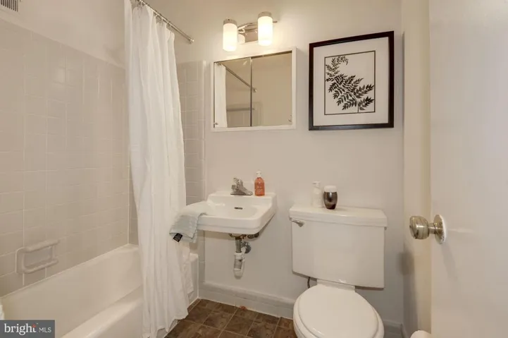 2401 Claremont Dr, Falls Church, Virginia 22043