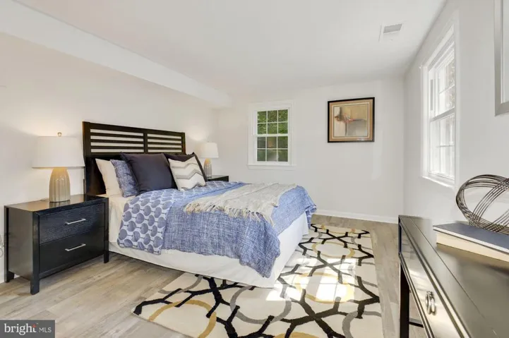 2401 Claremont Dr, Falls Church, Virginia 22043