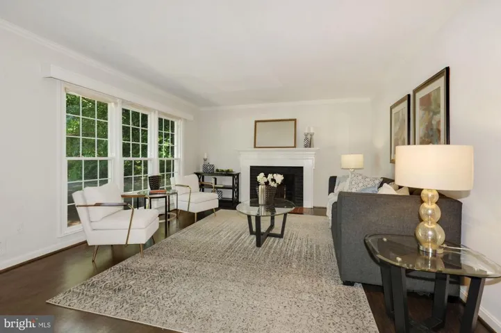 2401 Claremont Dr, Falls Church, Virginia 22043