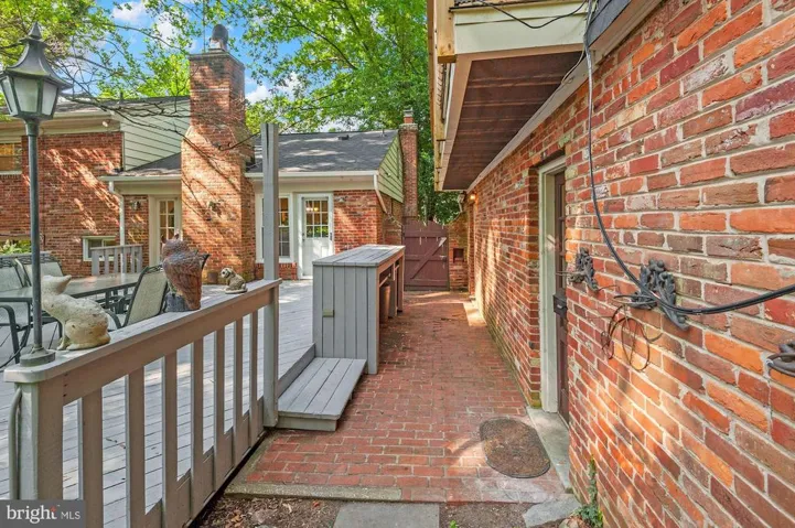2401 Claremont Dr, Falls Church, Virginia 22043