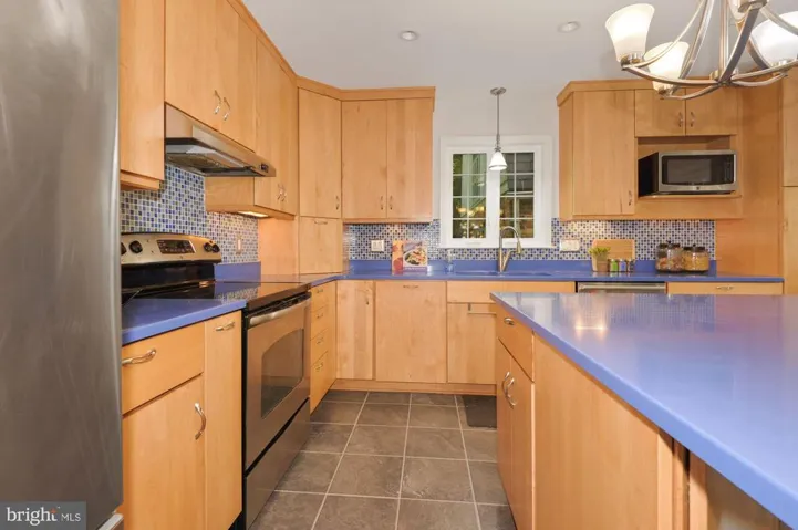 2401 Claremont Dr, Falls Church, Virginia 22043