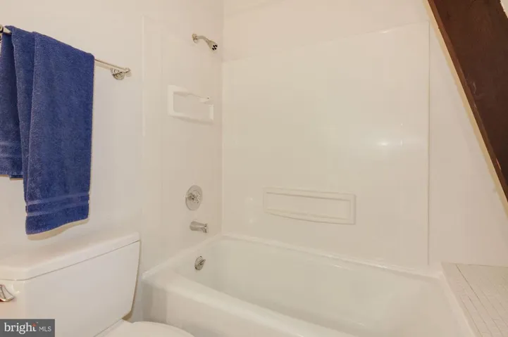 2401 Claremont Dr, Falls Church, Virginia 22043