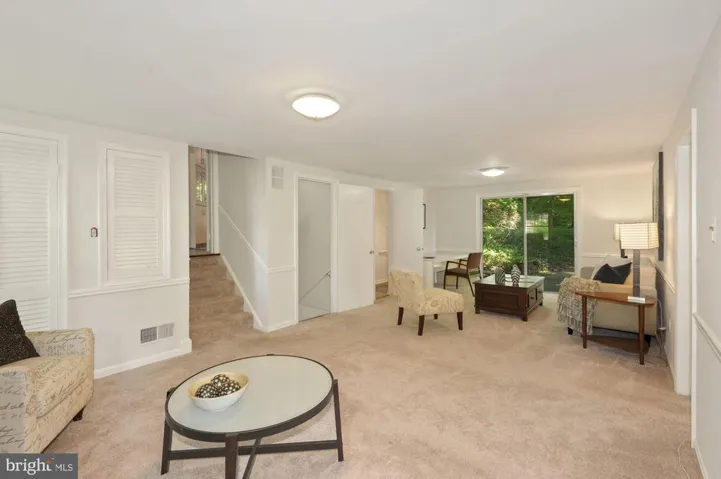 2401 Claremont Dr, Falls Church, Virginia 22043