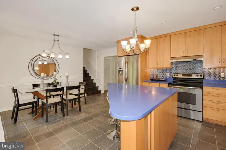 2401 Claremont Dr, Falls Church, Virginia 22043