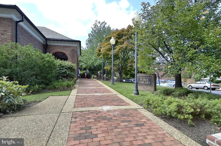 122 S Spring St, Falls Church, Virginia 22046