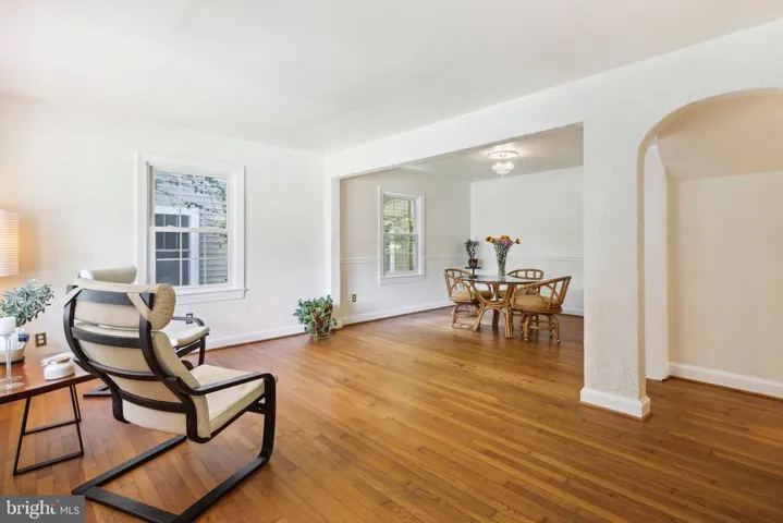 122 S Spring St, Falls Church, Virginia 22046