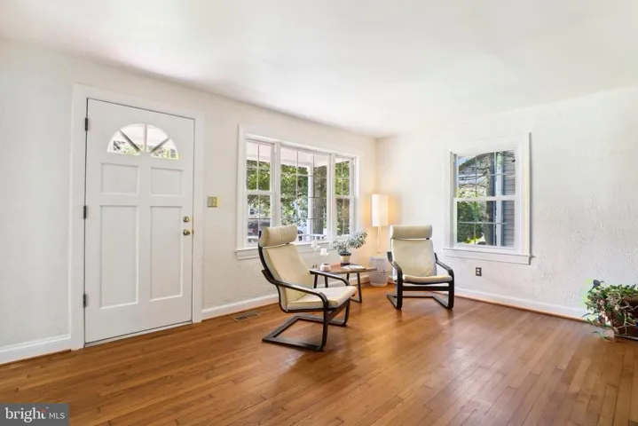 122 S Spring St, Falls Church, Virginia 22046