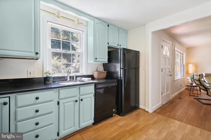 122 S Spring St, Falls Church, Virginia 22046
