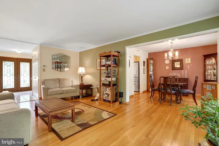 8703 Lothbury Ct, Fairfax, Virginia 22031