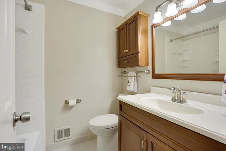 8703 Lothbury Ct, Fairfax, Virginia 22031