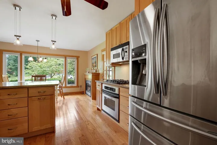 8703 Lothbury Ct, Fairfax, Virginia 22031