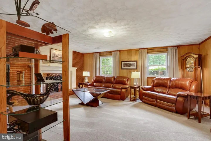 8703 Lothbury Ct, Fairfax, Virginia 22031