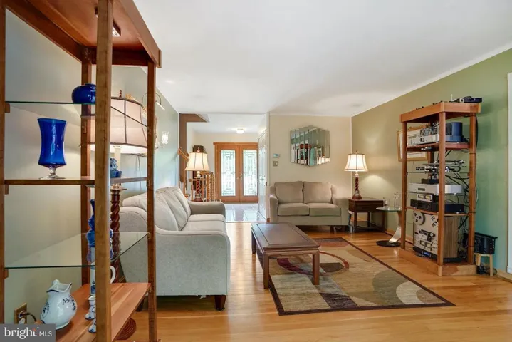 8703 Lothbury Ct, Fairfax, Virginia 22031