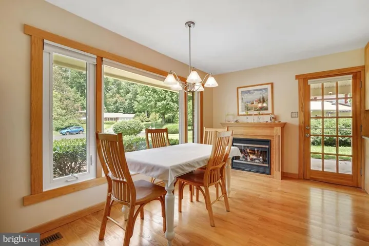 8703 Lothbury Ct, Fairfax, Virginia 22031