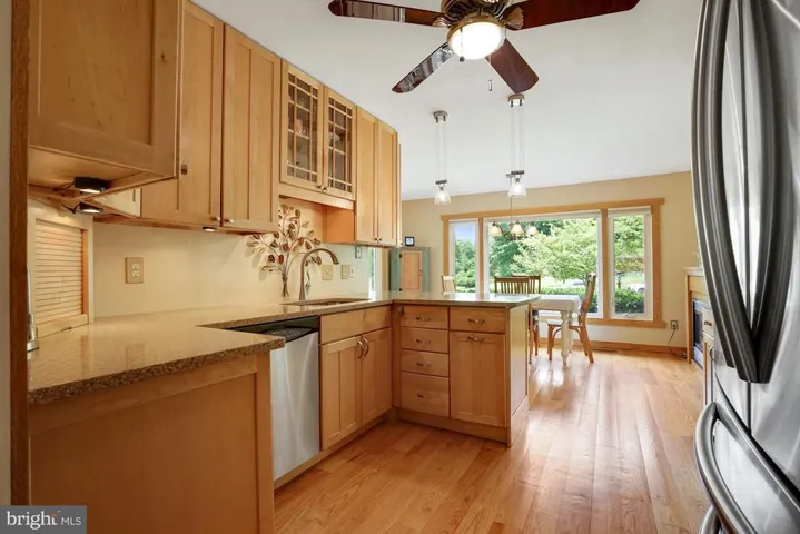 8703 Lothbury Ct, Fairfax, Virginia 22031
