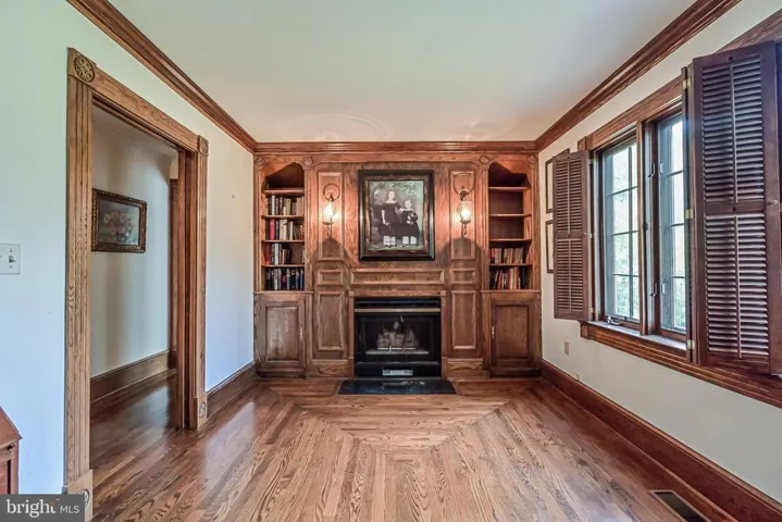 310 Shadow Walk, Falls Church, Virginia 22046