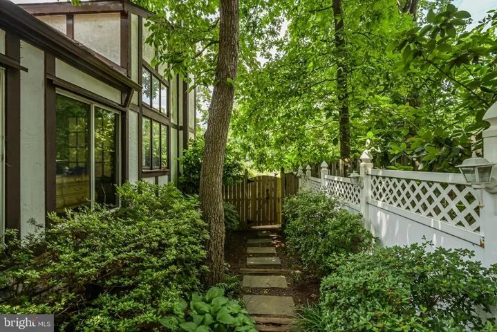 310 Shadow Walk, Falls Church, Virginia 22046