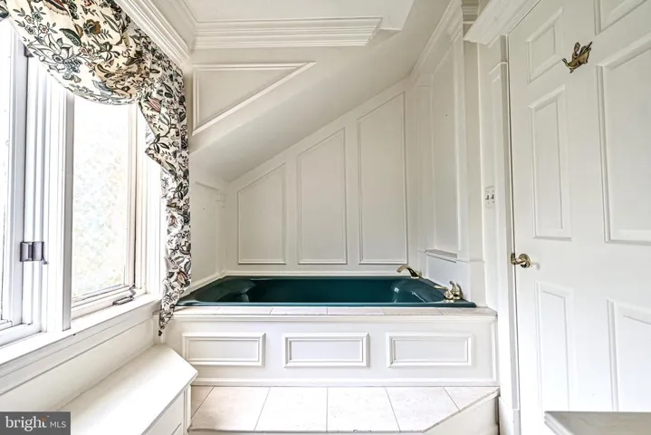 310 Shadow Walk, Falls Church, Virginia 22046