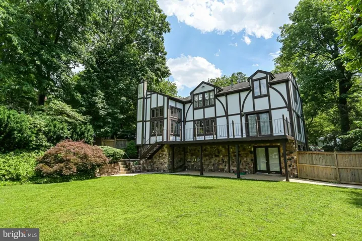 310 Shadow Walk, Falls Church, Virginia 22046
