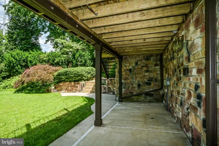 310 Shadow Walk, Falls Church, Virginia 22046