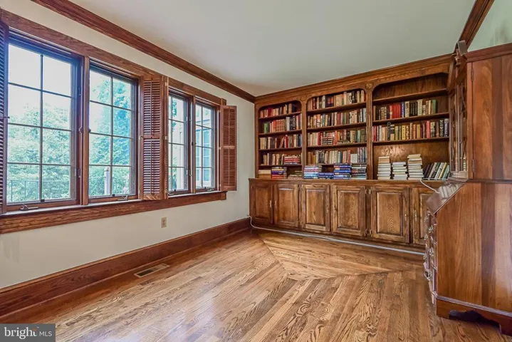 310 Shadow Walk, Falls Church, Virginia 22046