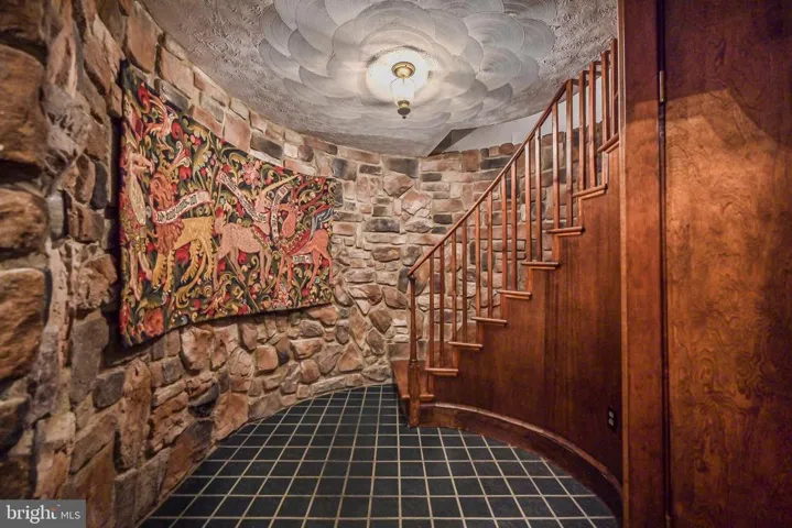 310 Shadow Walk, Falls Church, Virginia 22046