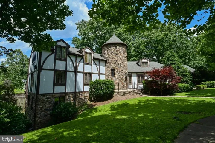 310 Shadow Walk, Falls Church, Virginia 22046