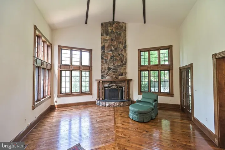 310 Shadow Walk, Falls Church, Virginia 22046