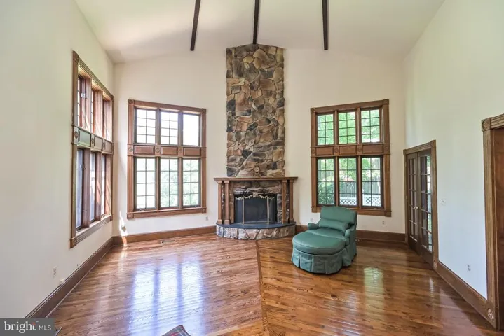 310 Shadow Walk, Falls Church, Virginia 22046