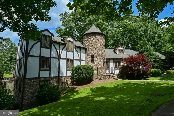 310 Shadow Walk, Falls Church, Virginia 22046