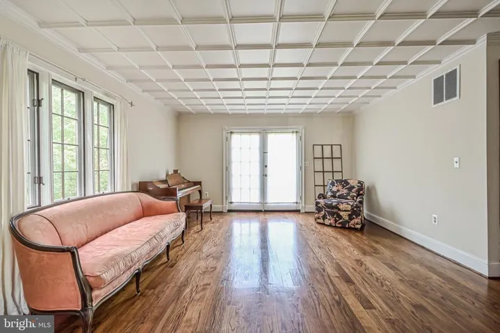 310 Shadow Walk, Falls Church, Virginia 22046