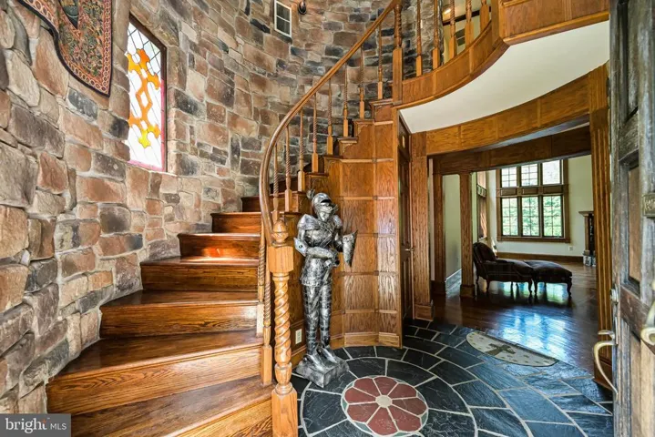 310 Shadow Walk, Falls Church, Virginia 22046