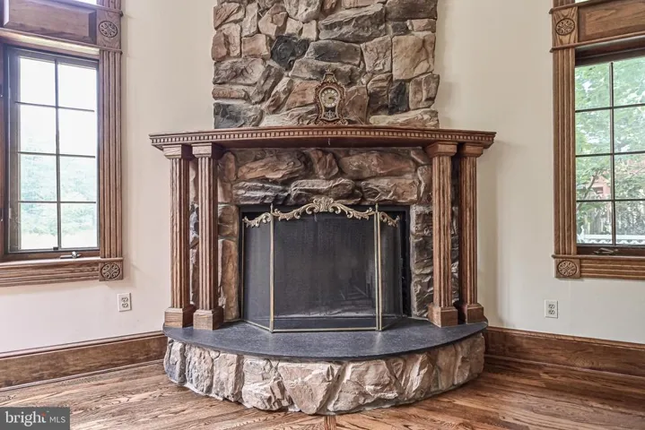 310 Shadow Walk, Falls Church, Virginia 22046