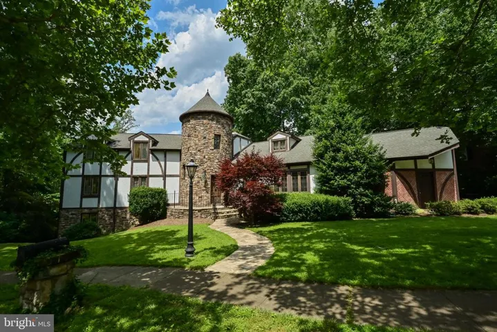 310 Shadow Walk, Falls Church, Virginia 22046