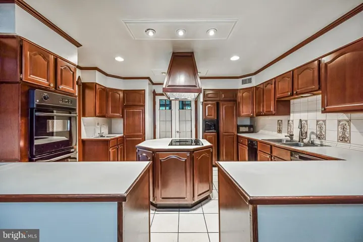 310 Shadow Walk, Falls Church, Virginia 22046