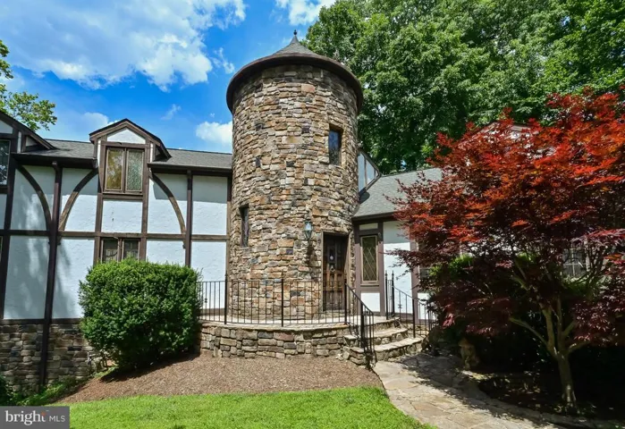 310 Shadow Walk, Falls Church, Virginia 22046