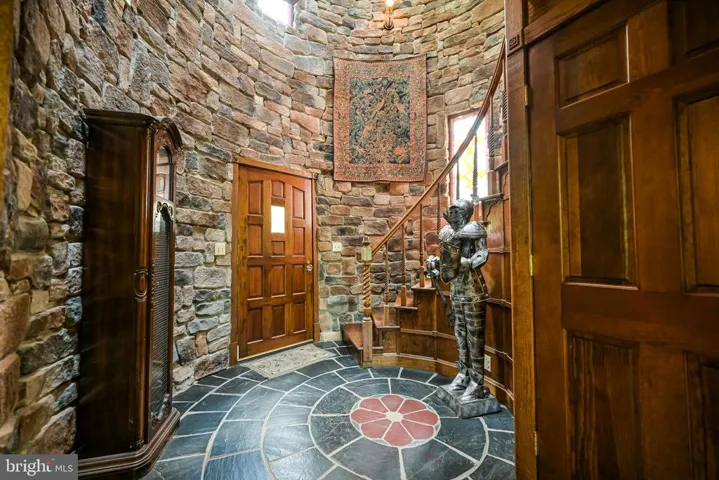 310 Shadow Walk, Falls Church, Virginia 22046