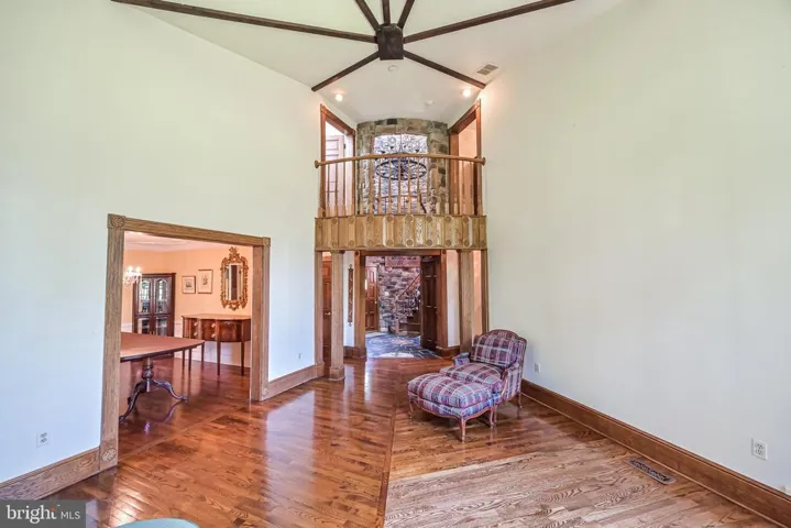 310 Shadow Walk, Falls Church, Virginia 22046