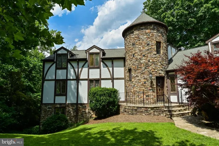 310 Shadow Walk, Falls Church, Virginia 22046