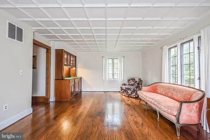 310 Shadow Walk, Falls Church, Virginia 22046