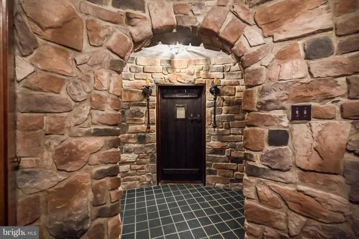 310 Shadow Walk, Falls Church, Virginia 22046