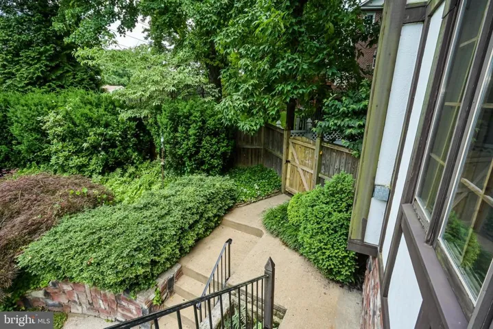 310 Shadow Walk, Falls Church, Virginia 22046