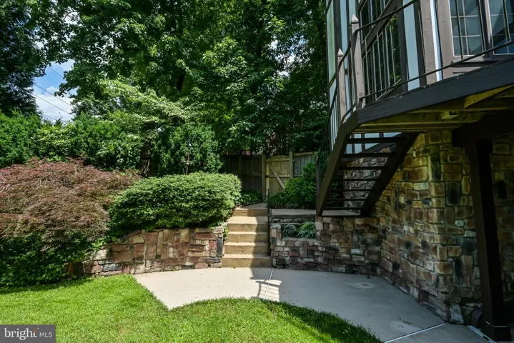 310 Shadow Walk, Falls Church, Virginia 22046