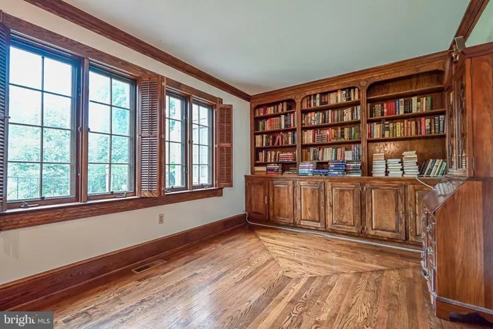 310 Shadow Walk, Falls Church, Virginia 22046