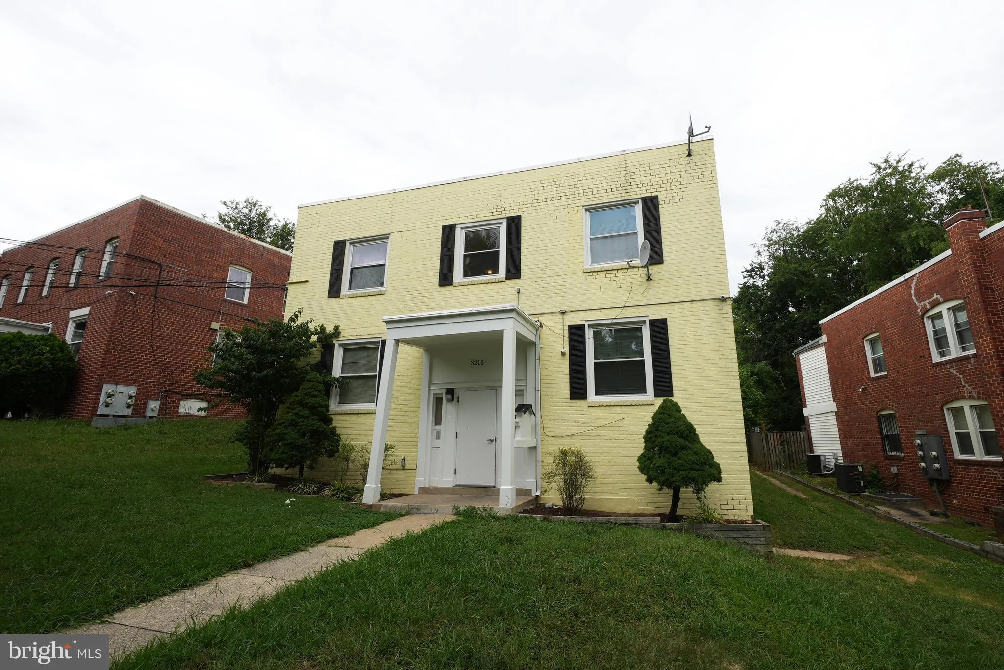 3216 28TH STREET, Washington, DC 20020