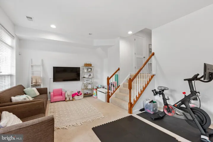 2442 Battery Hill Cir, Woodbridge, Virginia 22191